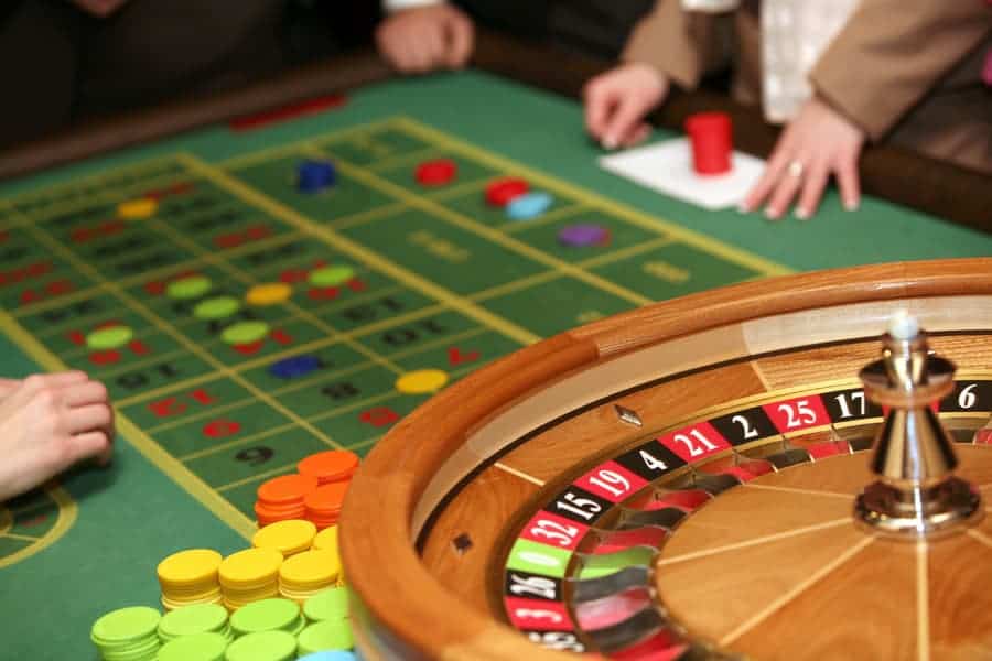 Giới thiệu cho người chơi các bàn quay Roulette