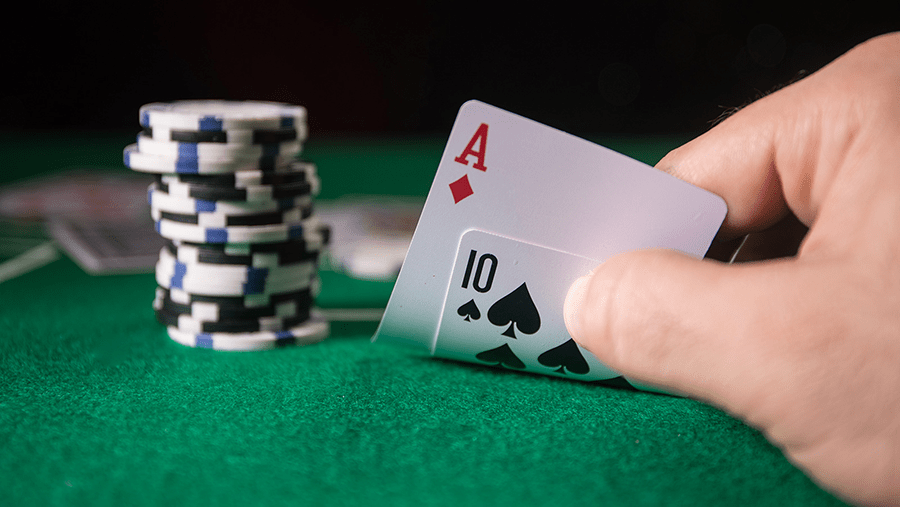 Poker là gì? Poker có những vòng cược nào?