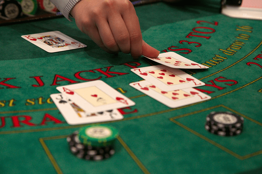 Những sai lầm nào sẽ khiến bạn mãi không thắng được trò chơi Blackjack?