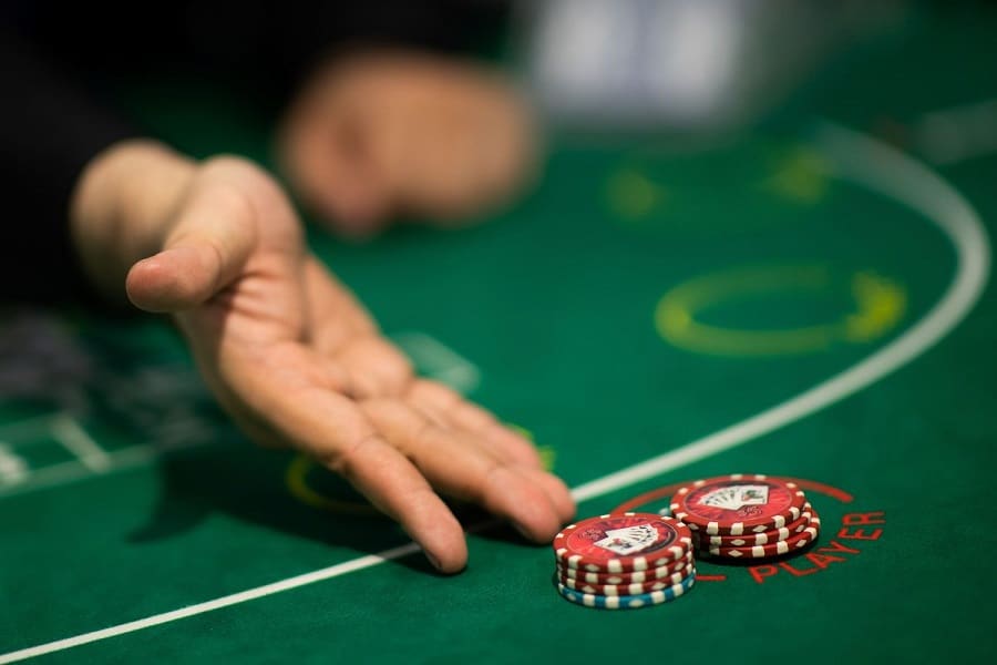 Nâng cao khả năng chiến thắng với 2 bí quyết chơi bài Baccarat đơn giản sau